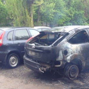 В Ростове на Тружеников сегодня утром загорелся автомобиль