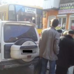 В Ростове «Холодная война» между автомобилями и общественным транспортом сегодня перешла в «горячую» фазу.