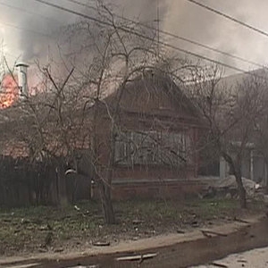 Сегодня, 2 мая, вечером около пяти часов спасатели города Шахты получили сообщение о возгорании в частном домовладении, расположенном на улице Шевченко. 