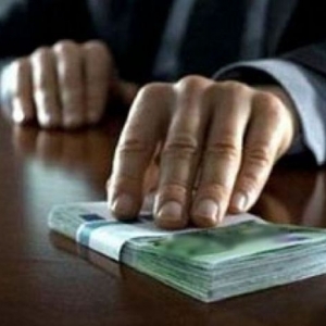 Гендиректор ростовской юрфирмы пообещал передать взятку судье в 500 тысяч, но потратил
