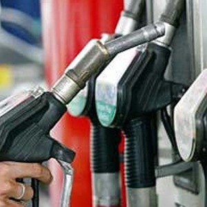 Сегодня в Ростове средняя стоимость литра бензина марки АИ-95 по информации на 5 мая составляет 35 рублей 43 копейки. 