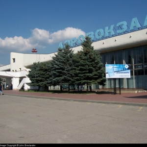 Теперь все пассажиры международного аэропорта Ростов-на-Дону смогут воспользоваться номером единой справочной службы холдинга «Аэропорты Регионов» 8-800-1000-333, начавшей свою работу. 