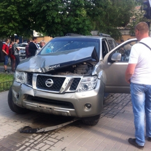 Девушка, пострадавшая в тройном ДТП в це пострадавшая в тройном ДТП в центре Ростова, третий день находится в реанимации