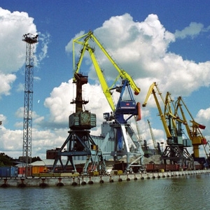 В акватории морского порта Ростова-на-Дону правительство донского региона собирается выстроить семь судовых рейдов, которые позволят расширить размеры рейдовых стоянок и повысить пропускную способность порта в целом. 