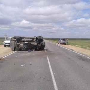 Жуткая авария с пятью пострадавшими произошла на 66 км автомагистрали, которая соединяет населенные пункты Астрахань, Элиста и Ставрополь. 