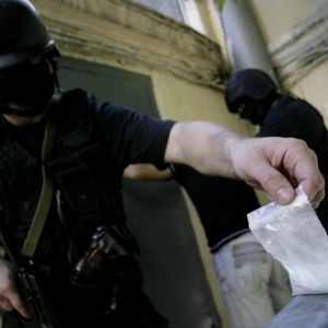 Примерно килограмм синтетического наркотика был изъят донскими наркополицейскими у жительницы Новочеркасска. 
