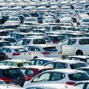 Эксперты отмечают небывалое падение рынка автомобилей в крупнейших городах России. В число городов с отрицательной динамикой попал Ростов-на-Дону