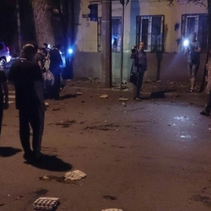 В День России в Ростове-на-Дону сотня неизвестных напала на украинское генконсульство