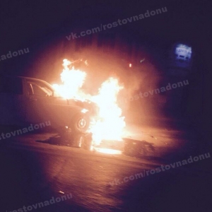 В Ростове-на-Дону на Доватора произошло ДТП, один автомобиль сгорел