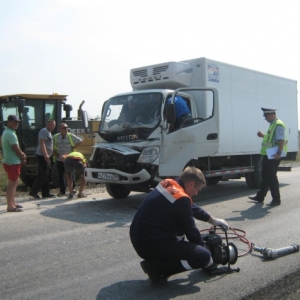В Ростовской области сотрудники ГИБДД выясняют обстоятельства аварии в Каменском районе
