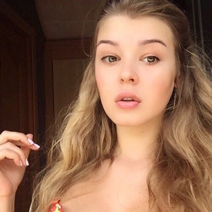 21-летняя ростовчанка Валентина Расулова вошла в десятку красавиц  на конкурсе «Мисс Планета-2015»