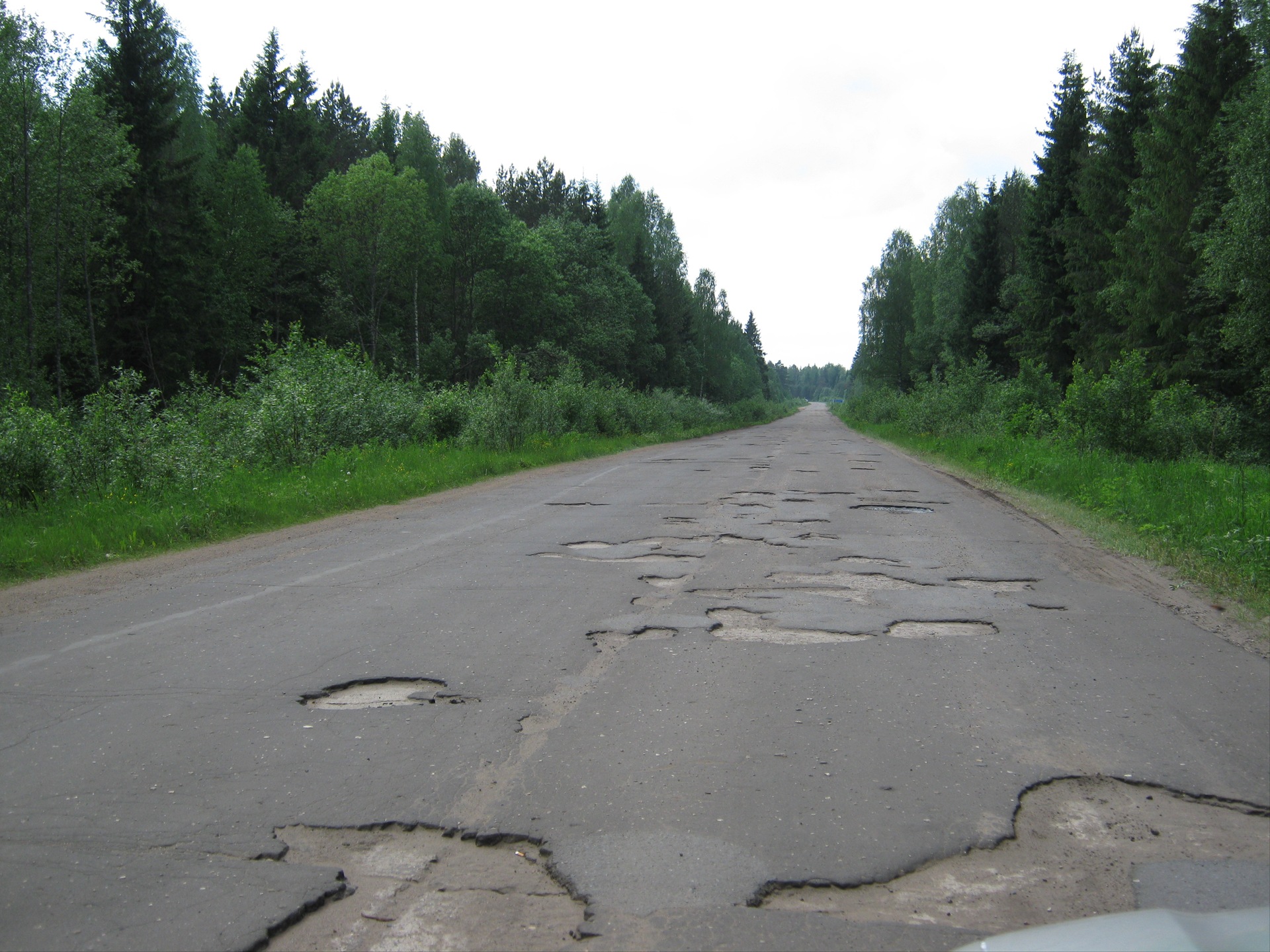Плохое содержание дорог. Плохие дороги. Плохая дорога. Дороги России. Разбитая дорога.
