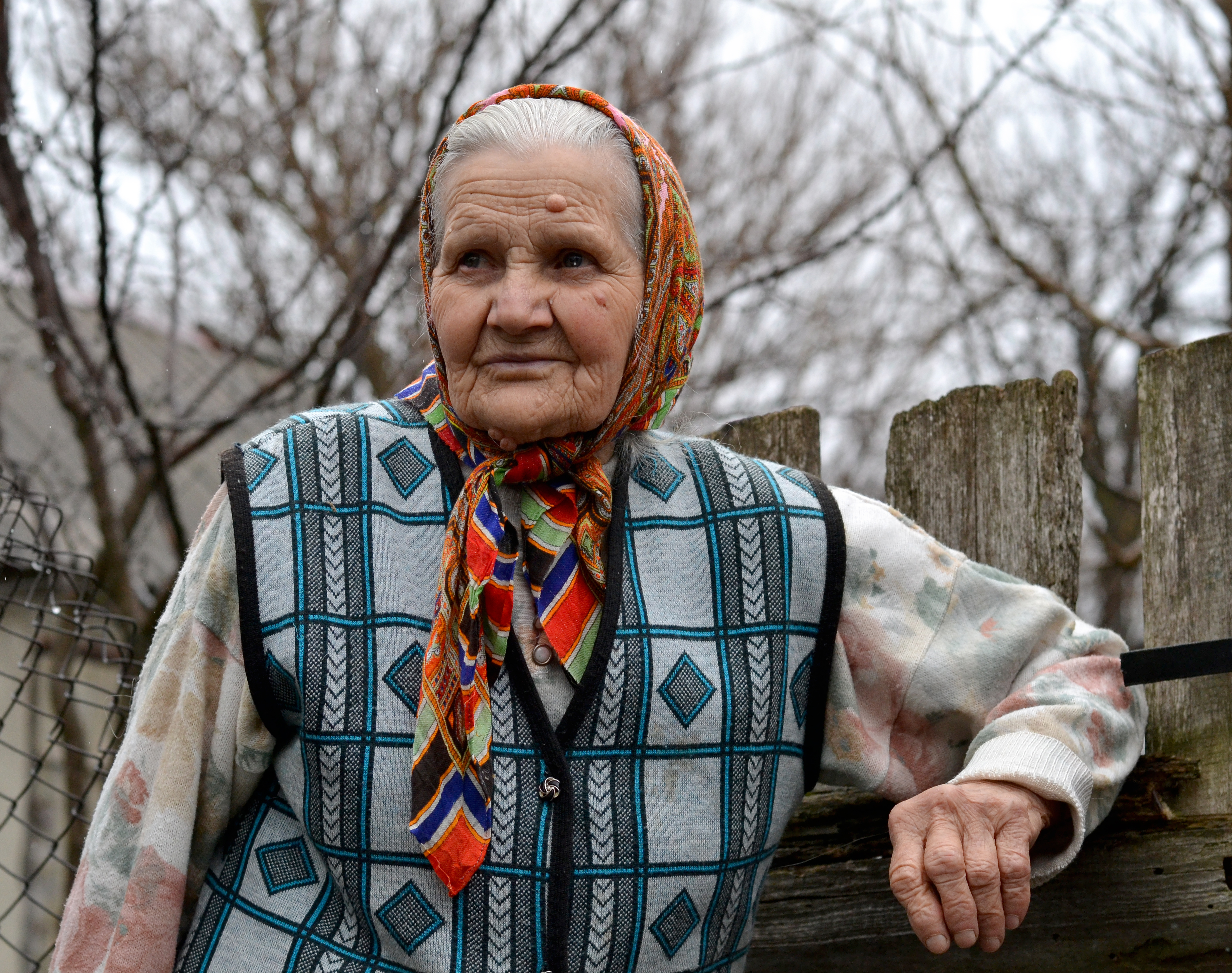 Красивая русская старушка. Бабуля в платочке. Старушка в платке. Старая женщина в платке. Пожилая женщина в платке.